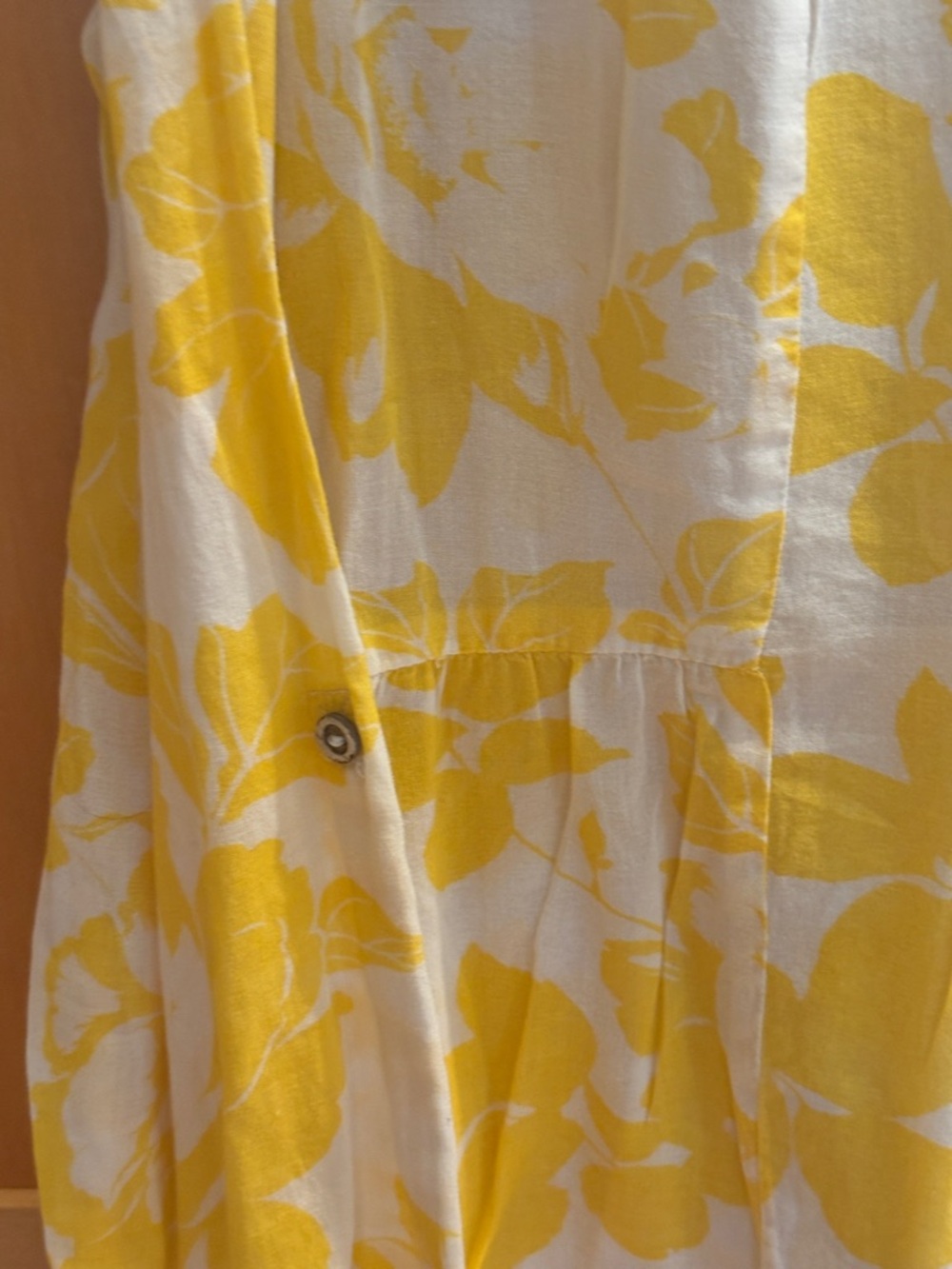 Anthropologie Maeve Yellow Floral Pintuck Button-Front Peplum Top - size 10 - Picture 7 of 9